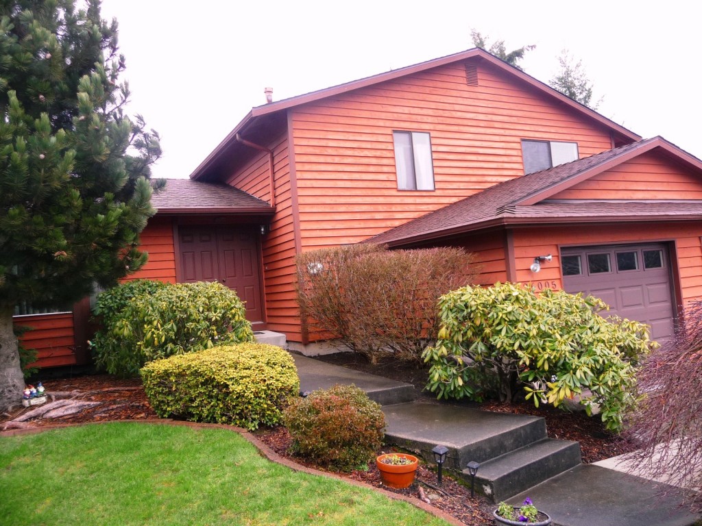 Classic Des Moines, WA Tri-Level, 4 bedroom on Culdesac